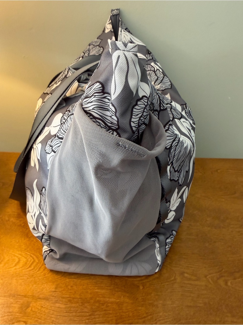 Vera Bradley Large Floral Performance Twill Tote Bag Gray Black White Travel Gym - Picture 6 of 11